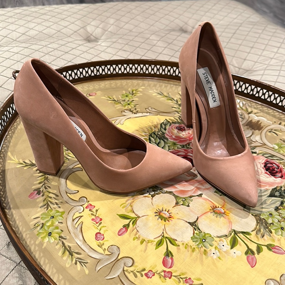 Steve Madden Zyler Beige Suede Pointy-toe Pump